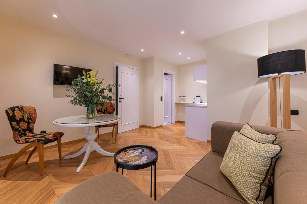 IPELHOME - Plaka Boutique Apartments Athènes Extérieur photo